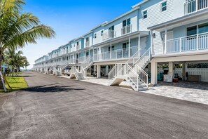 Exterior - Snowbird-friendly condo in oceanfront complex with heated pool, BBQ, W/D, AC (Marathon)