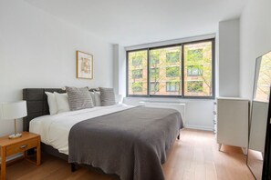1 bedroom, iron/ironing board, WiFi, bed sheets - Blueground | Blueground | Chelsea, gym, w/d, doorman & elev (Downtown)