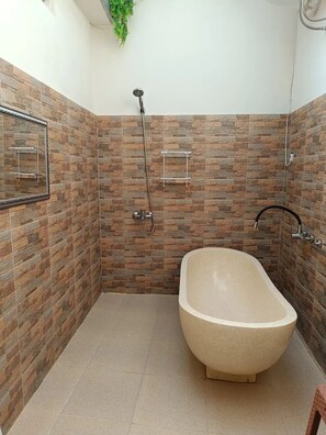 Handtücher, Seife, Shampoo, Toilettenpapier