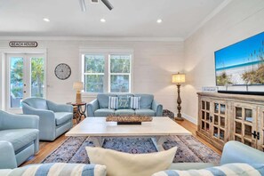 Smart-tv, tv-spel, dvd-spelare och bordsfotboll