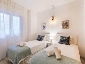 3 makuuhuonetta, silitysrauta/-lauta, Wi-Fi, vuodevaatteet