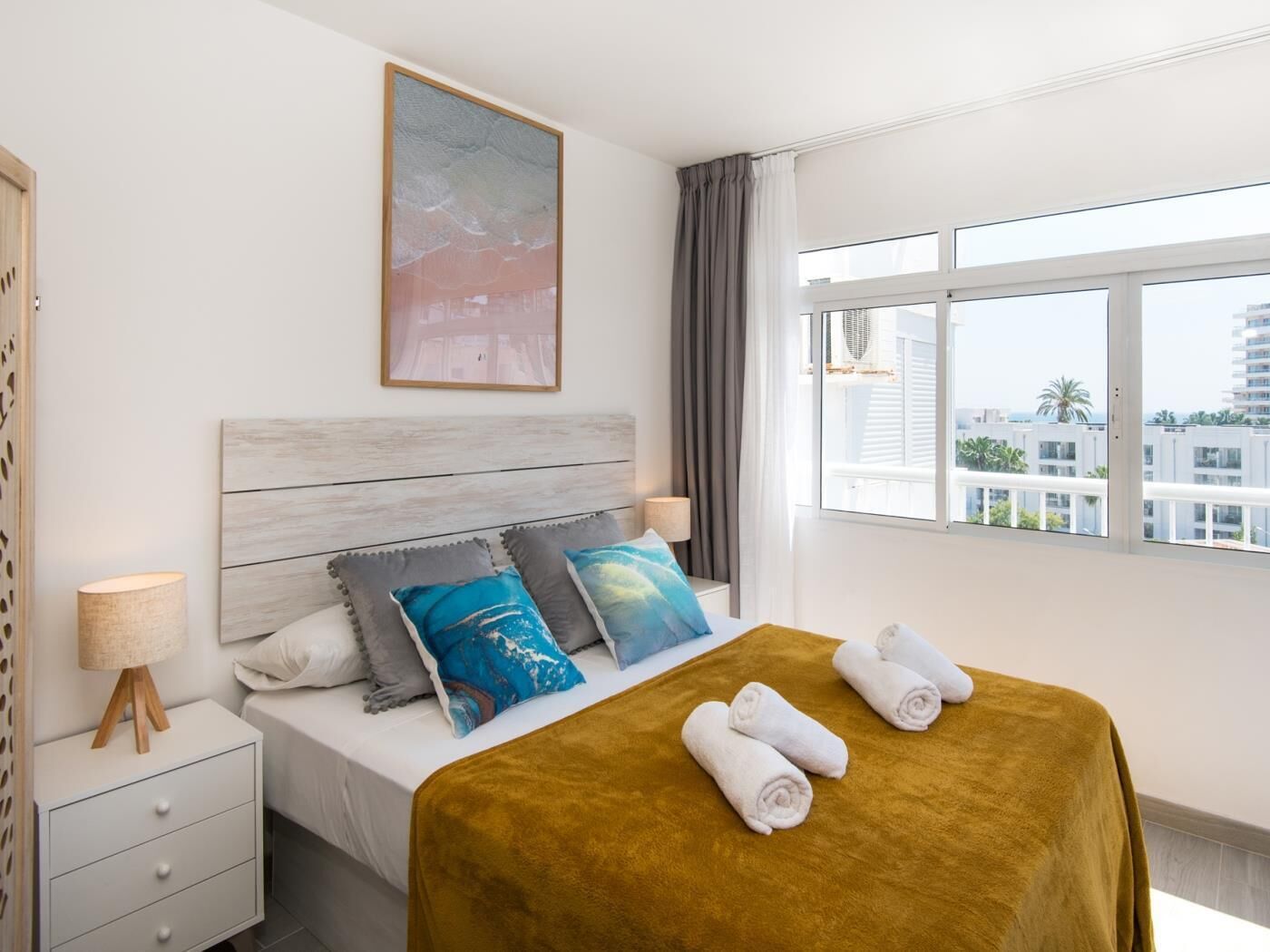 2 slaapkamers, een strijkplank/strijkijzer, beddengoed