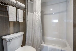 Banyera i dutxa independents i articles de tocador de disseny 