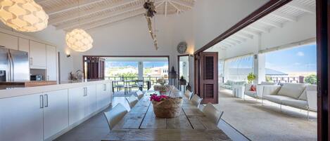 Villa, 4 habitaciones, para fumadores, balcón | Restaurantes