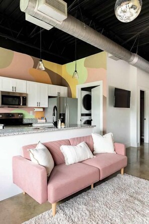 TV, offices - NEW Studio Sleeps 4 - 7 mins to DT! (Nashville)