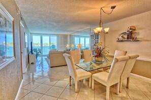 Condo, 1 King Bed with Sofa bed (Bahia Vista 361- Club Bahia) | Dining - Bahia Vista 361- Club Bahia (St. Petersburg)