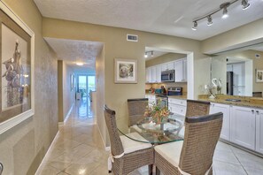 Condo, 1 King Bed with Sofa bed (Bahia Vista 361- Club Bahia) | Dining