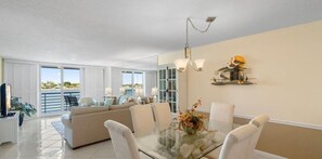 Dining - Bahia Vista 361- Club Bahia (St. Petersburg)