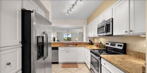 Private kitchen - Bahia Vista 361- Club Bahia (St. Petersburg)