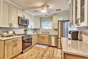 บ้านพัก, เตียงควีนไซส์ 2 เตียง (Good Vibrations - Beach House) | ครัวส่วนตัว | เตาอบ