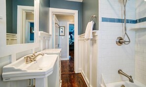 House, 2 Queen Beds (Good Vibrations - Beach House) | Bathroom | Soap, toilet paper - Good Vibrations - Beach House (Treasure Island)