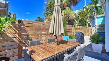 House, 2 Queen Beds (Good Vibrations - Beach House) | Outdoor dining