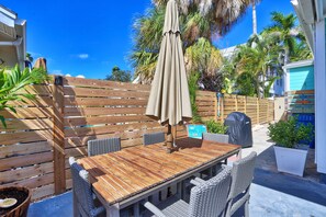 บ้านพัก, เตียงควีนไซส์ 2 เตียง (Good Vibrations - Beach House) | รับประทานอาหารกลางแจ้ง