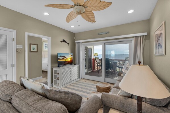 Living area - Baywatch C8 (Pensacola Beach)