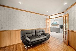TV, fireplace, stereo