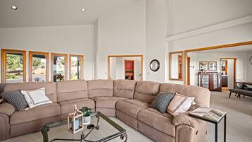 TV, fireplace, stereo
