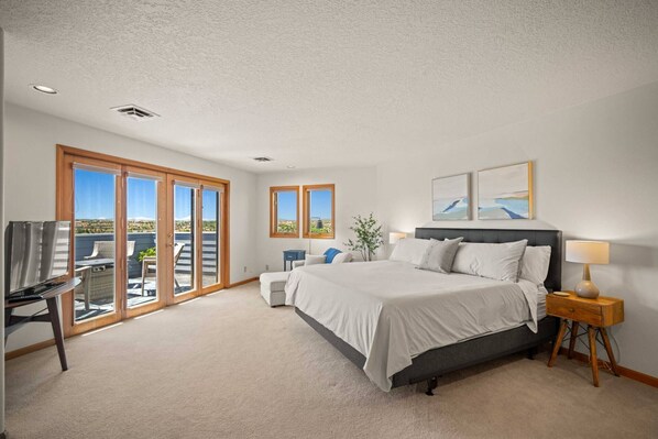 3 Schlafzimmer, Schreibtisch, Reisekinderbett, WLAN