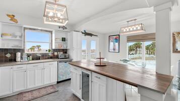 House, Multiple Beds (Sea Forever) | Private kitchen | Oven, toaster, paper towels