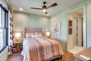 1 bedroom, iron/ironing board, WiFi, bed sheets - Idyllic Savannah Apartment w/ River Views! (Savannah)
