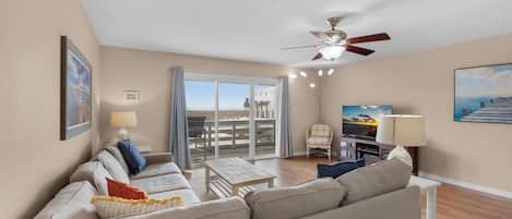 House, Multiple Beds (Gulf View Dream Unit D) | Living area