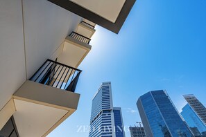 Apartament Comfort, 1 llit de matrimoni gran, balcó, vistes a la ciutat | Balcó