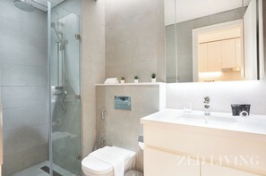 Shower, free toiletries, hair dryer, bidet