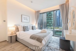 Comfort Apartment, 1 Queen Bed, Balcony, Canal View
