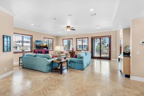 單棟房屋, 多張床 (A Peace of Paradise) | 客廳 | 電視