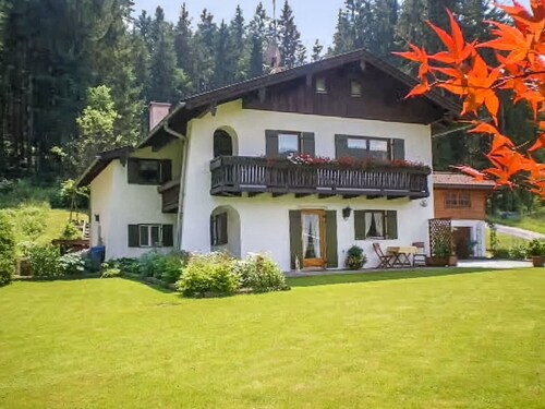 Ferienwohnung "Kagerhuber" mit Bergblick, privater Terrasse und WLAN