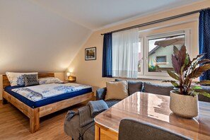 2 室のベッドルーム、WiFi (無料)、ベッドシーツ