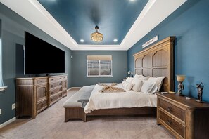 5 bedrooms, desk, iron/ironing board, free WiFi - Luxury Retreat near golf, fishing, raceway, UTV great for Large Families,Dogs OK (Fernley)