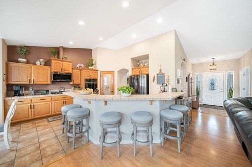 Luxury Retreat near golf, fishing, raceway, UTV great for Large Families,Dogs OK