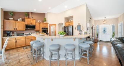 Luxury Retreat near golf, fishing, raceway, UTV great for Large Families,Dogs OK