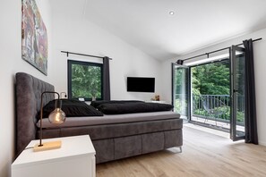 3 bedrooms, free WiFi, bed sheets - Holiday Home 'Studio Mt Nine' with Private Terrace, Private Garden and Wi-Fi (Neu Wulmstorf)