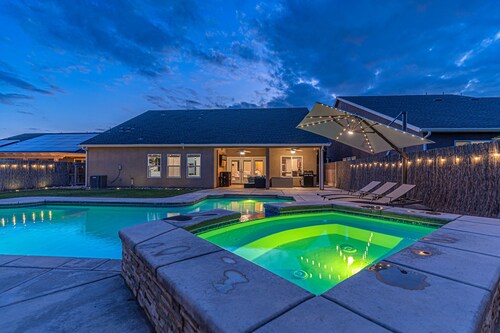 12-Bed home w/ Pool&Hot tub near Sequoia National Park