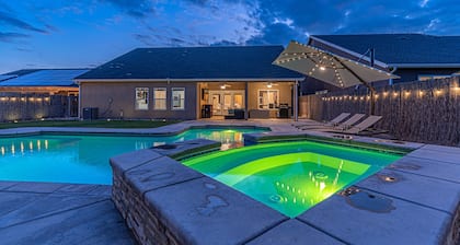 12-Bed home w/ Pool&Hot tub near Sequoia National Park