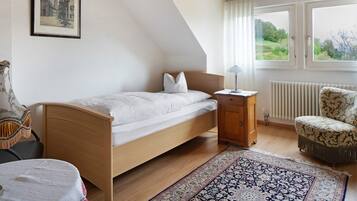 2 bedrooms, desk, iron/ironing board, free WiFi