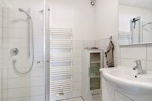 Bruser, gratis toiletartikler, hårtørrer, håndklæder