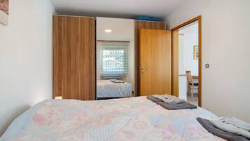 1 Schlafzimmer, BĂŒgeleisen/BĂŒgelbrett, kostenloses WLAN, BettwĂ€sche