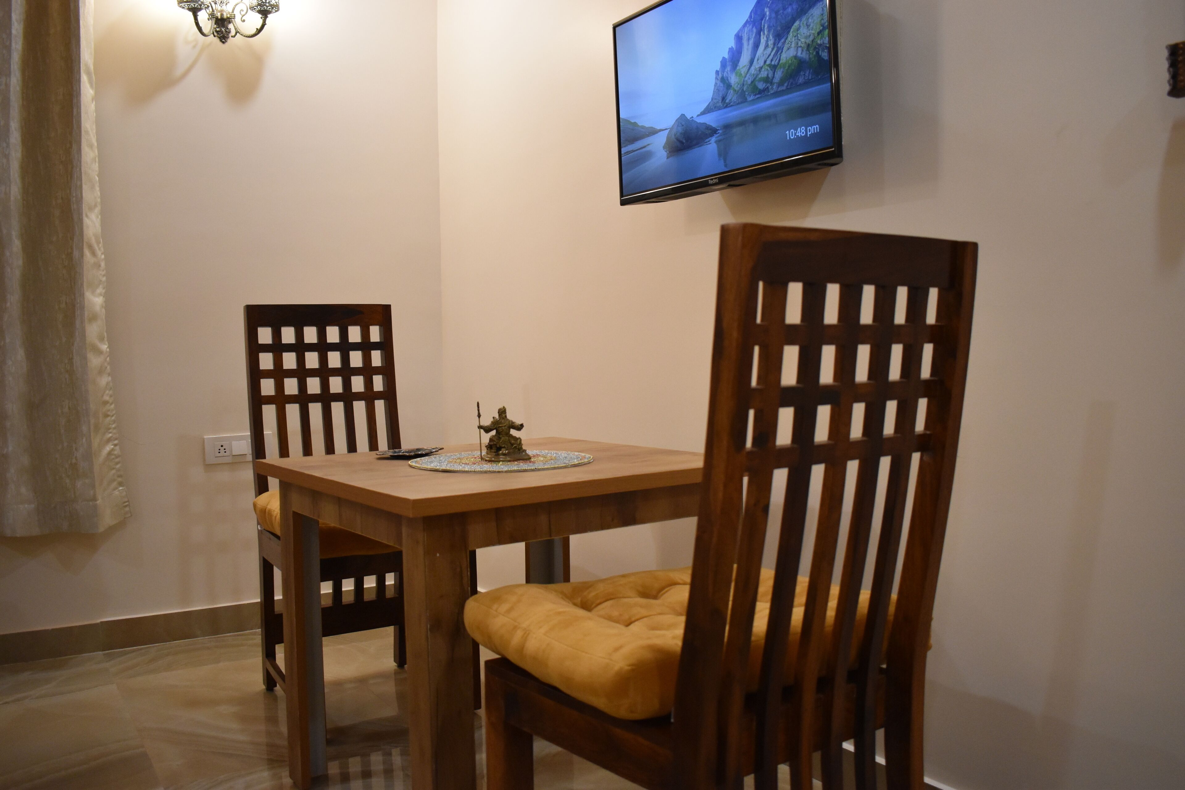 Classic Studio Suite | In-room dining