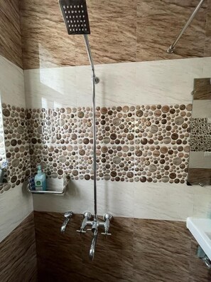 Family Double Room | Bathroom | Shower, rainfall showerhead, free toiletries, slippers - SUNS Cottage (Kasauli)