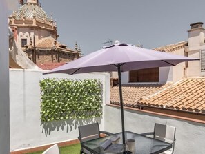 Outdoor dining - tuGuest Ático Realejo (Granada (realejo))