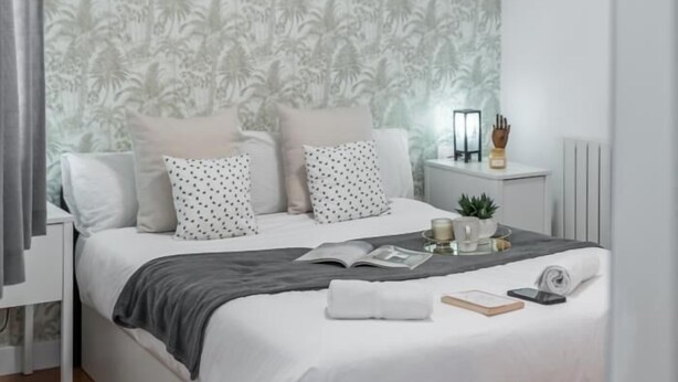 1 bedroom, iron/ironing board, Internet, bed sheets - tuGuest Ático Realejo (Granada (realejo))