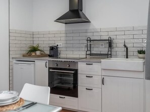 Fridge, microwave, oven, coffee/tea maker