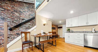 Luxurious Penthouse with Modern Design in Downtown