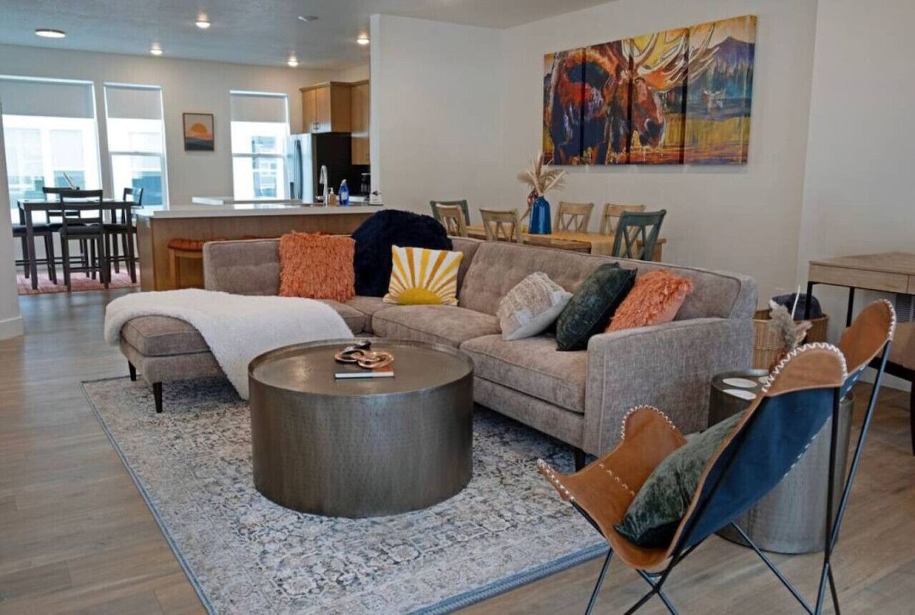 3-Bedroom Townhouse with Mountain Views