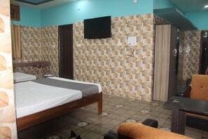 Family Room | Free WiFi - Akashi Villa Inn (Guwahati)