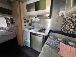 3 bedrooms, desk, iron/ironing board, travel crib