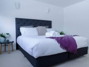 3 bedrooms, iron/ironing board, WiFi, bed sheets - Gateway to The Gorge 3Br, 2Bath, CBD Apartment (Launceston)
