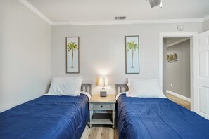 3 bedrooms, desk, iron/ironing board, travel cot